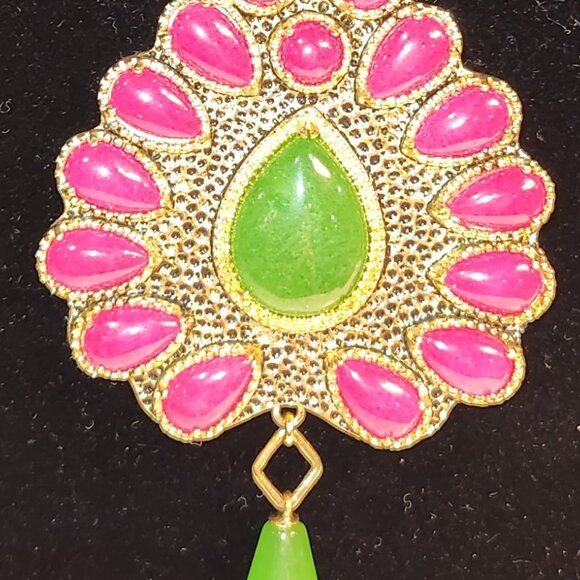 Pink & Green Jade Necklace with 2 pairs of Matching Earrings Set - Picture 5 of 6